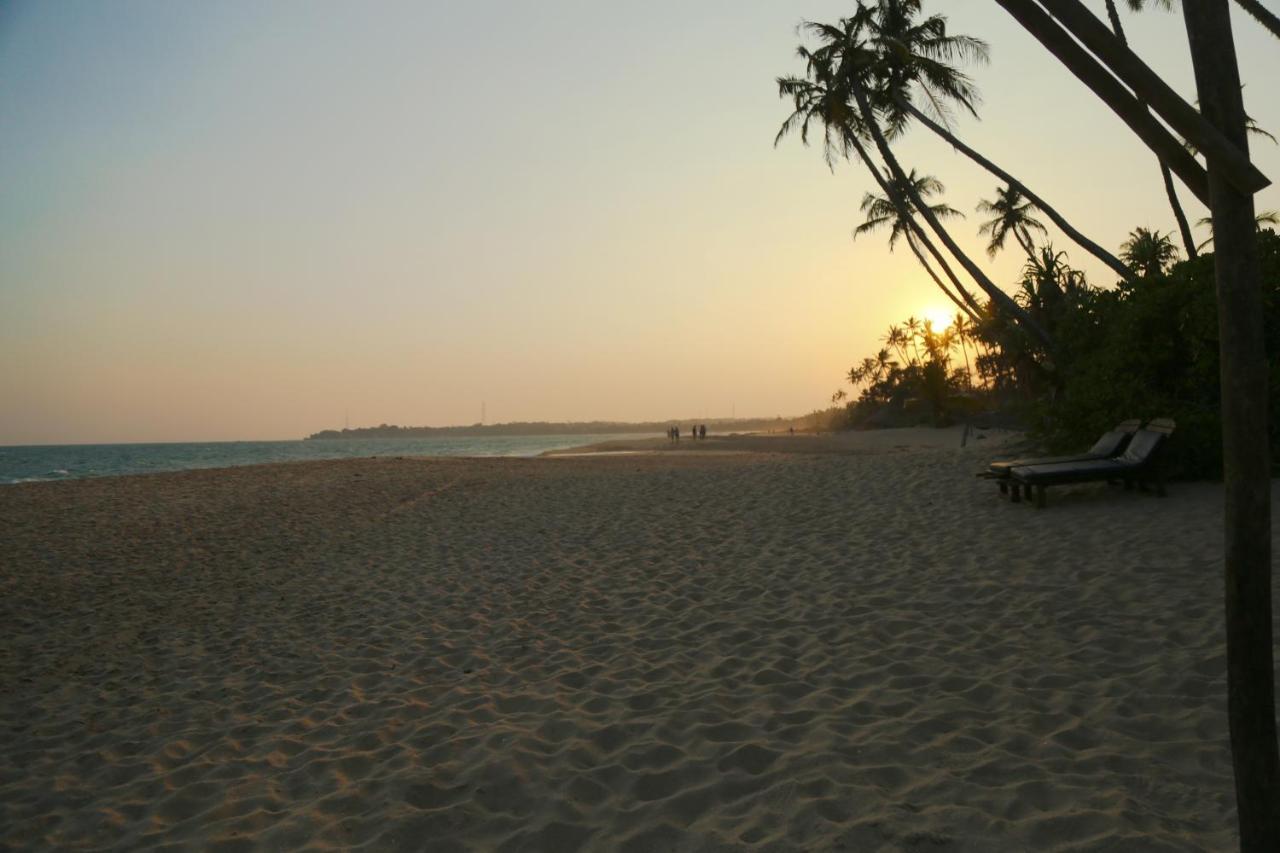 Ganesh Garden Beach Cabanas Тангале Екстериор снимка