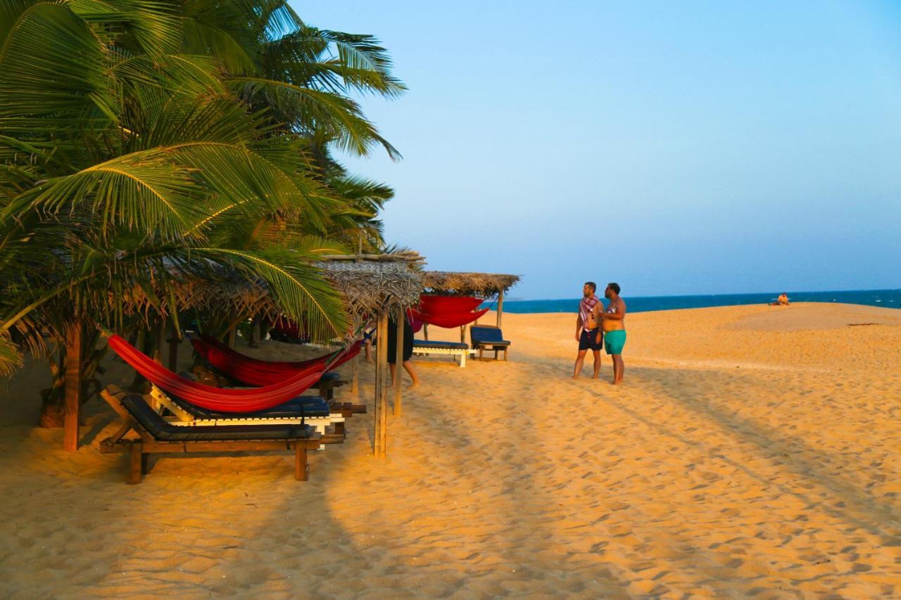 Ganesh Garden Beach Cabanas Тангале Екстериор снимка