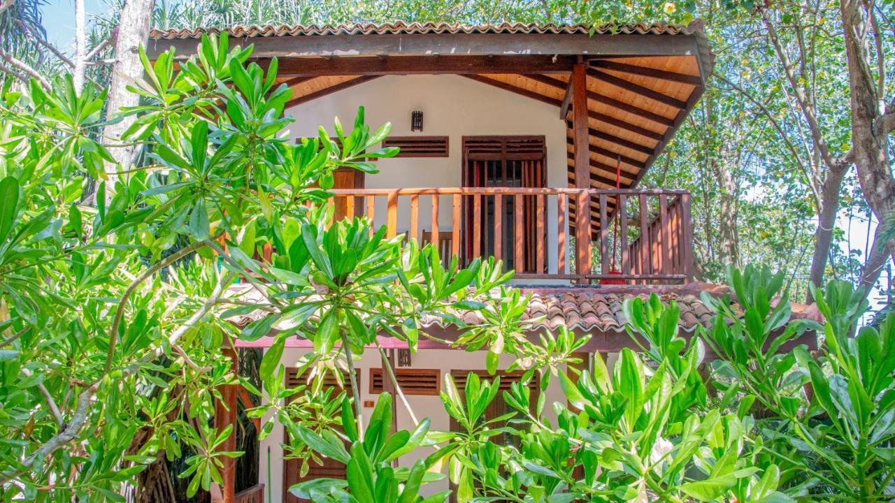 Ganesh Garden Beach Cabanas Тангале Екстериор снимка