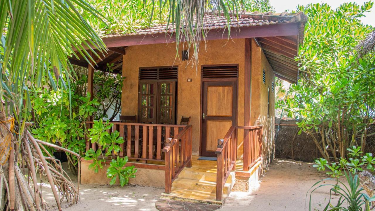 Ganesh Garden Beach Cabanas Тангале Екстериор снимка
