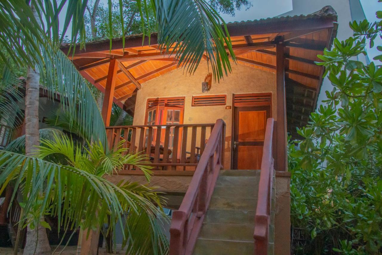 Ganesh Garden Beach Cabanas Тангале Екстериор снимка