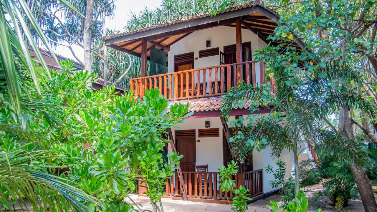 Ganesh Garden Beach Cabanas Тангале Екстериор снимка