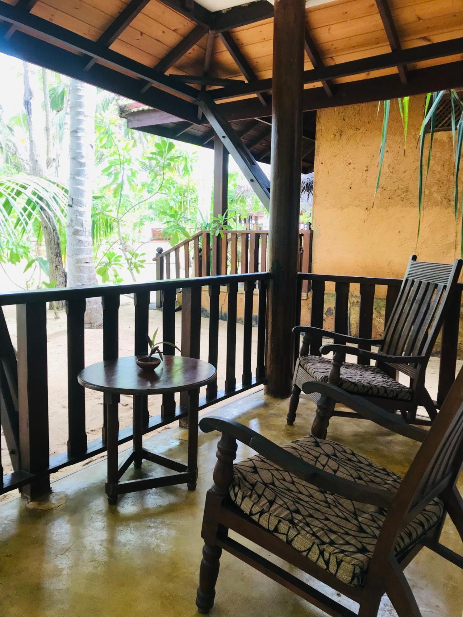 Ganesh Garden Beach Cabanas Тангале Екстериор снимка