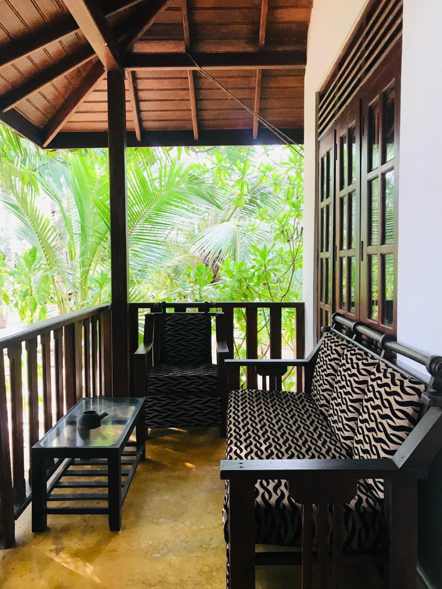 Ganesh Garden Beach Cabanas Тангале Екстериор снимка