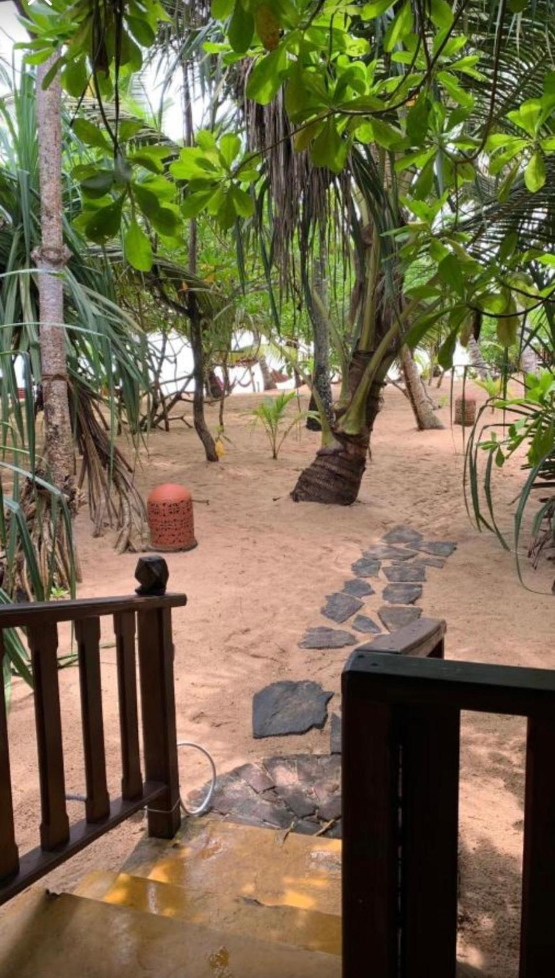 Ganesh Garden Beach Cabanas Тангале Екстериор снимка